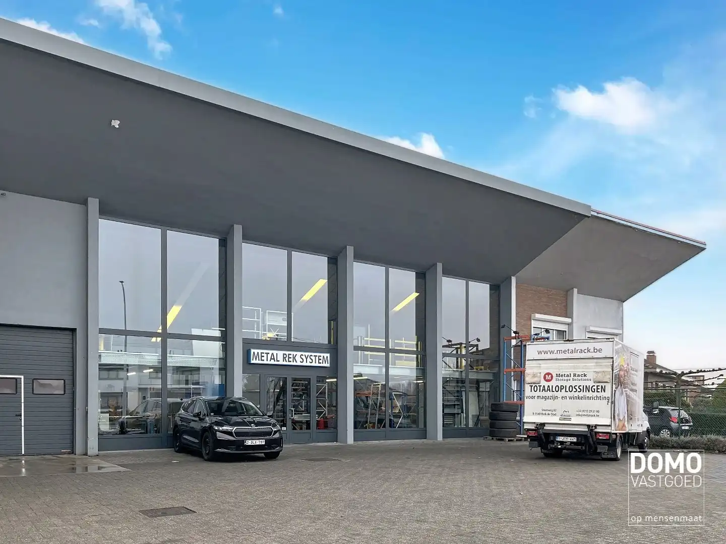 RUIM COMMERCIEEL GEBOUW VOORZIEN VAN TOONZAAL, KANTOREN TE HERK-DE-STAD foto 11