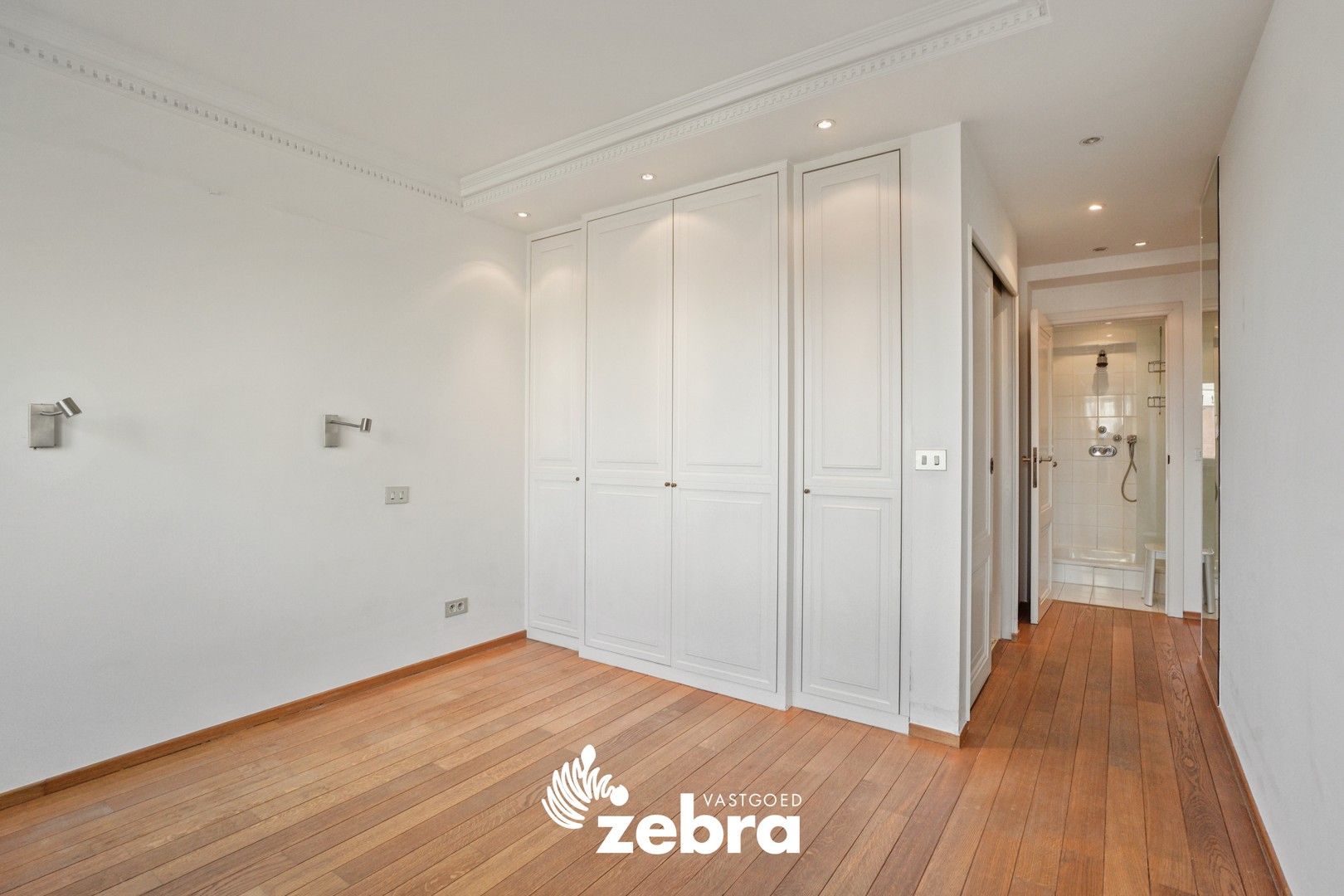 Instapklaar en lichtrijk appartement met 3 slaapkamers in het hart van Kortrijk, vlak bij de Grote Markt! foto 18