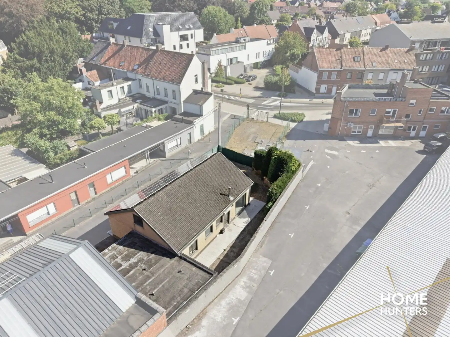Te renoveren woning met ruime garage en tuin op centrale ligging te Zwevegem foto 10