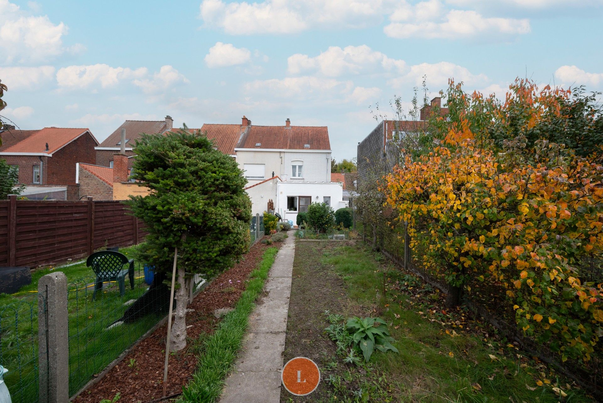 Te moderniseren goed onderhouden woning met tuin. foto 8