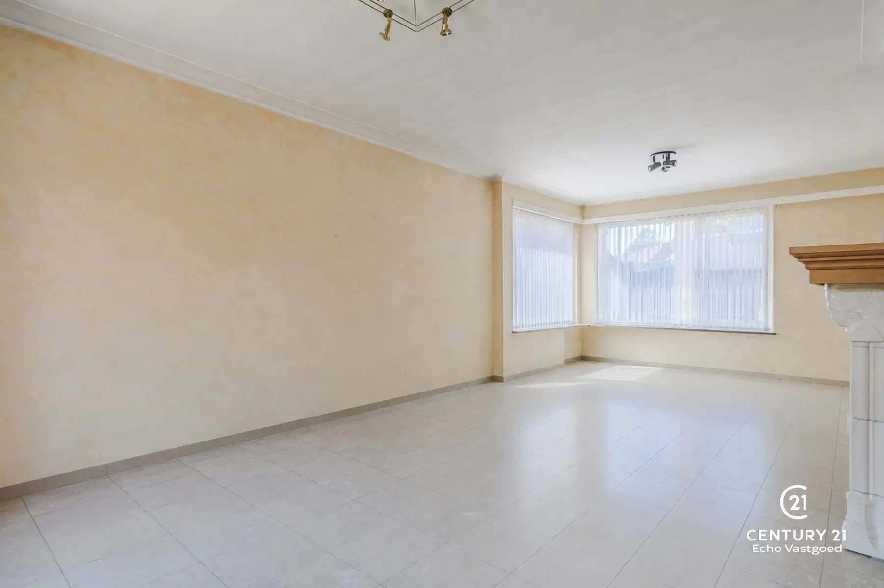 Karaktervolle te renoveren halfopen bebouwing op toplocatie foto 4