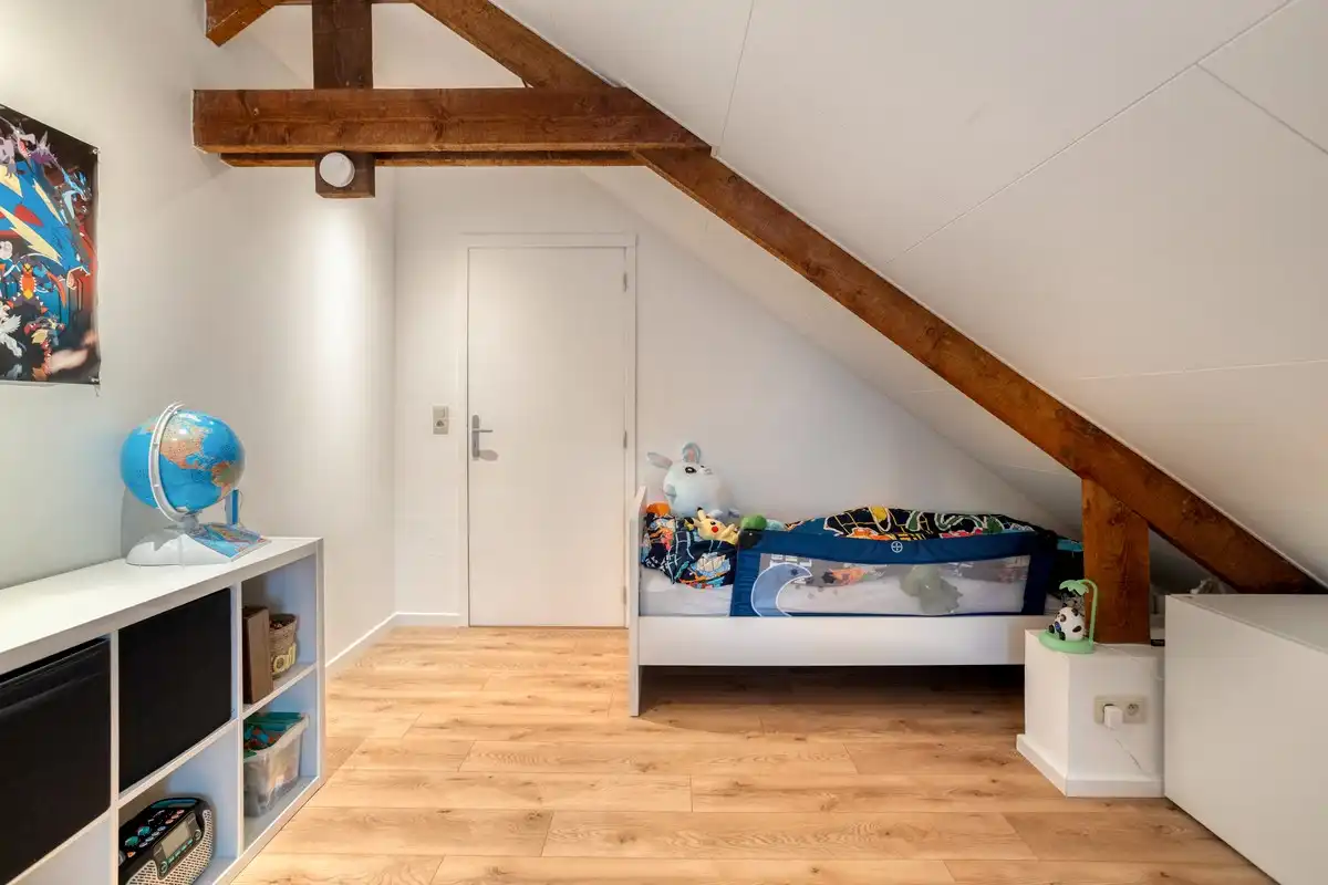 Gerenoveerde halfopen bebouwing met 4 slaapkamers, bureau en tuin in centrum Brasschaat foto 17