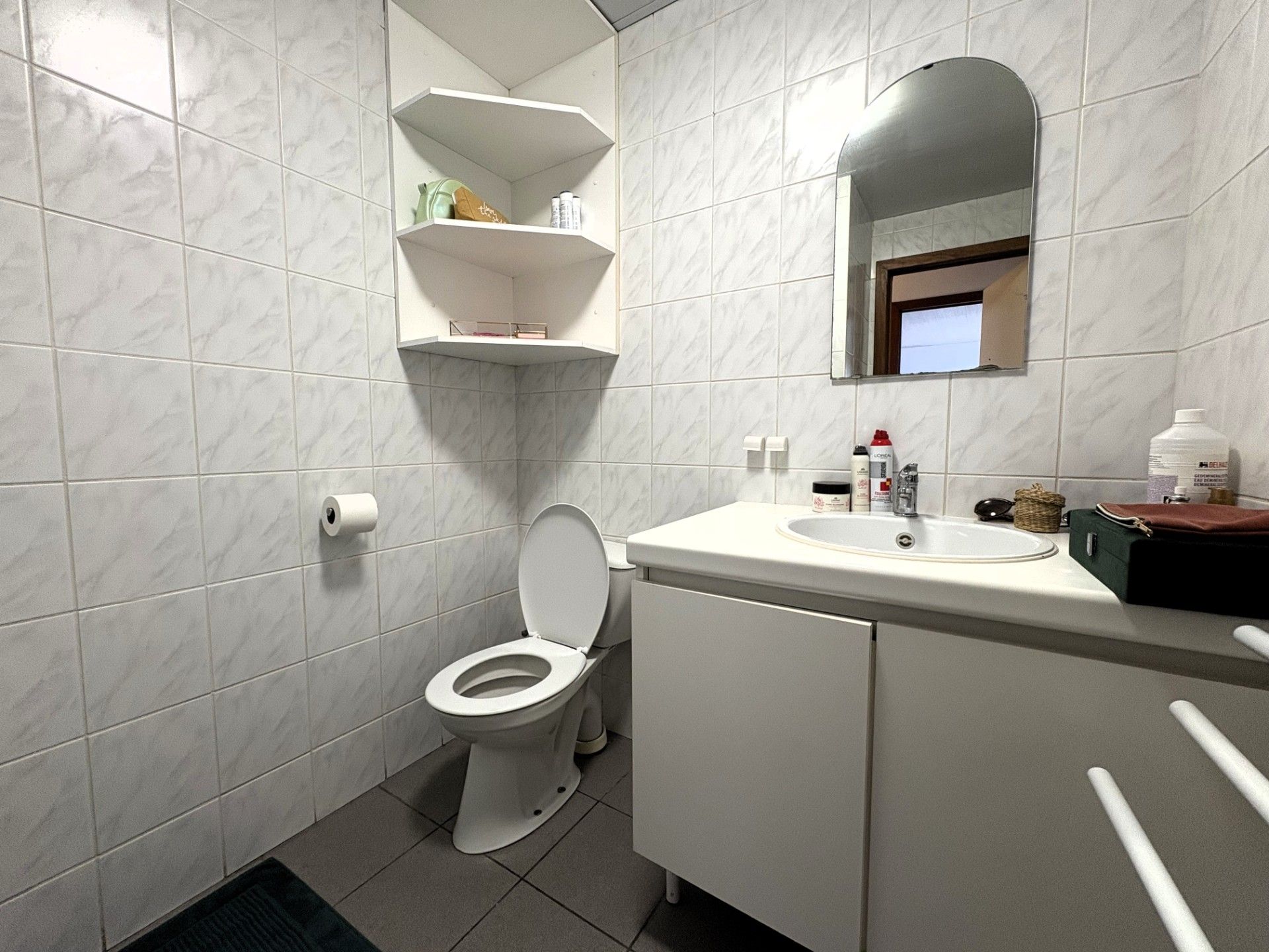 Ruim appartement met 4 slaapkamers en overdekte autostaanplaats foto 9