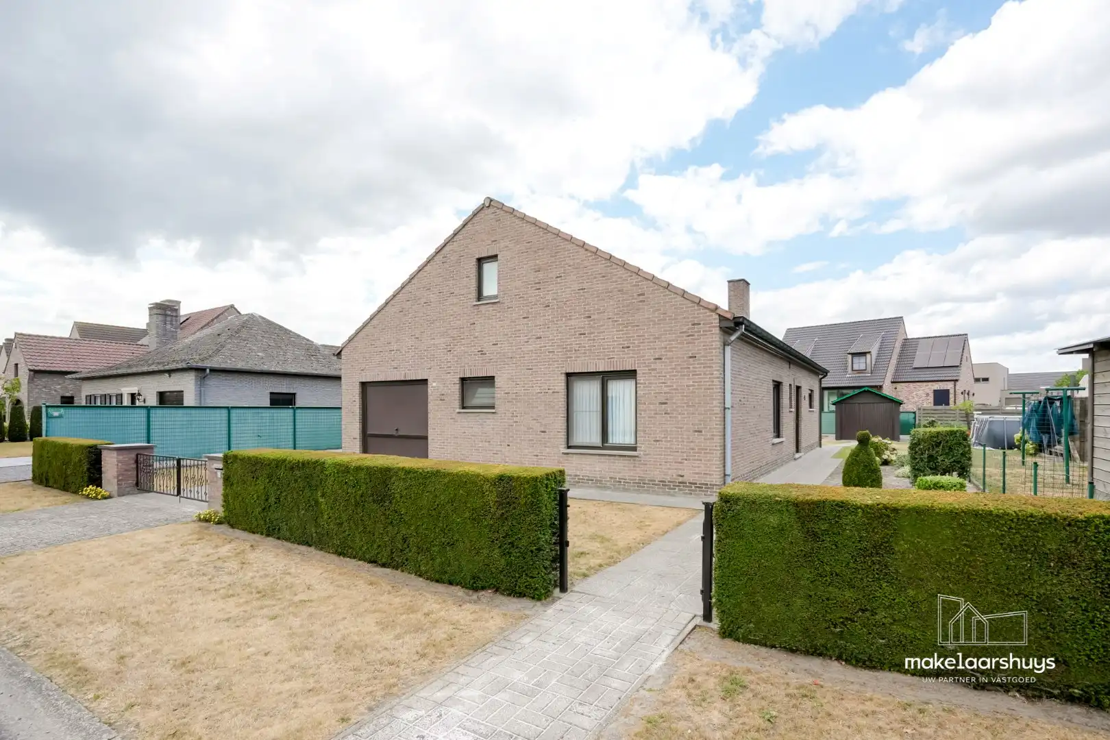Goed onderhouden bungalow met ruime zolder.   foto {{pictureIndex}}