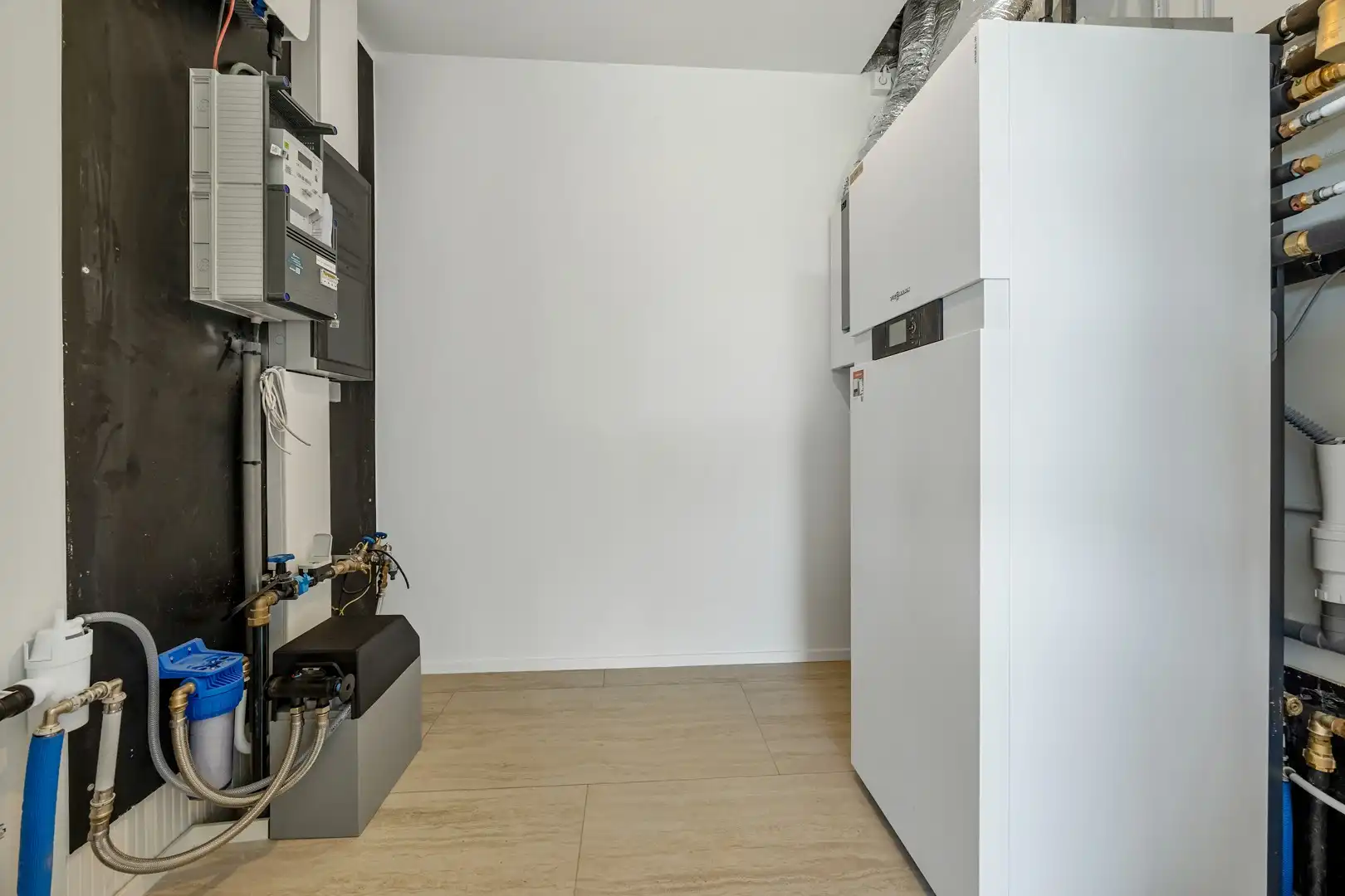 Moderne nieuwbouwwoning met hoogwaardige afwerking in Sint-Truiden (Wilderen).  Aankoop aan 6% btw mogelijk onder voorwaarden. foto 14