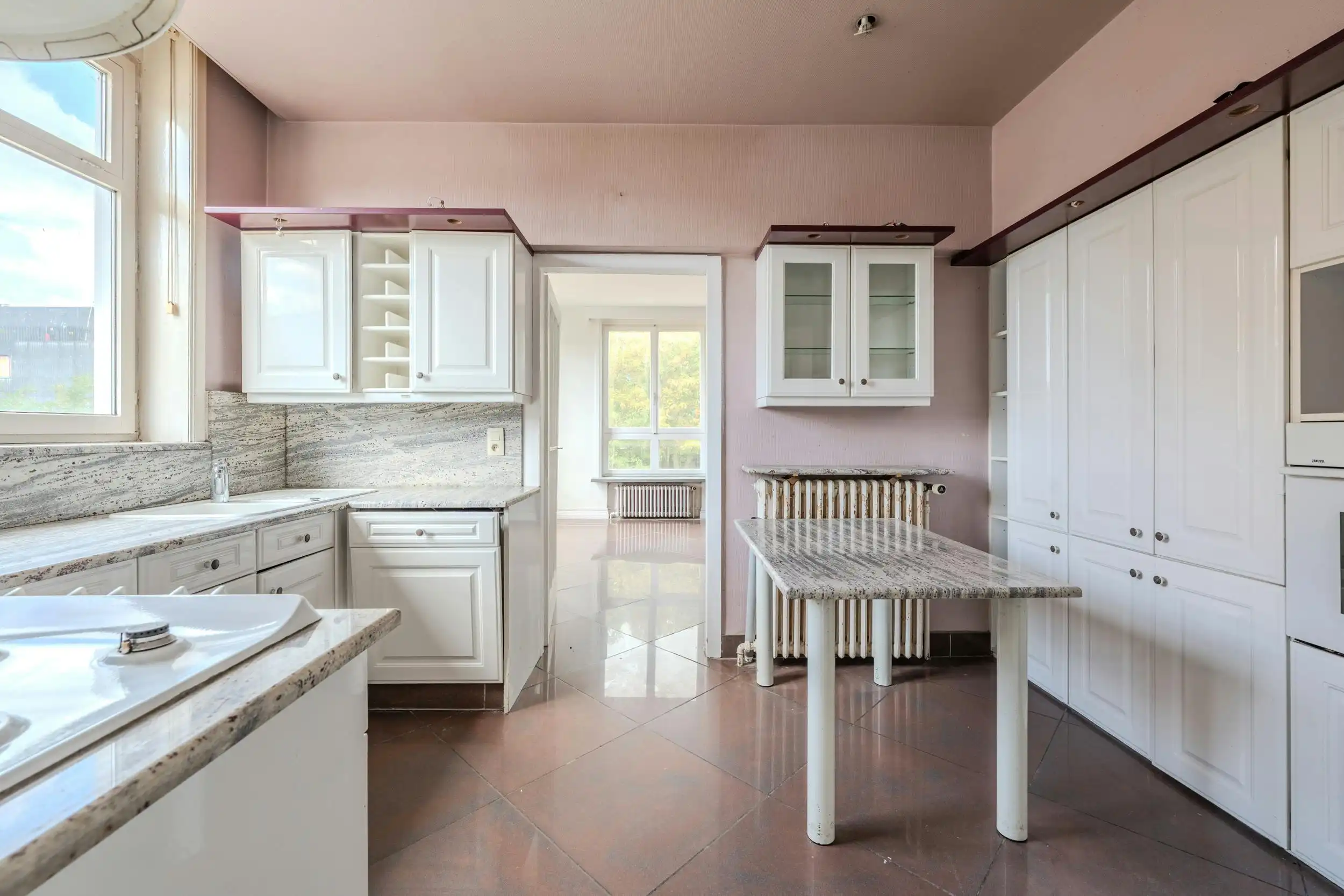 Hoekhuis met veel potentieel te koop te Mariakerke foto 5