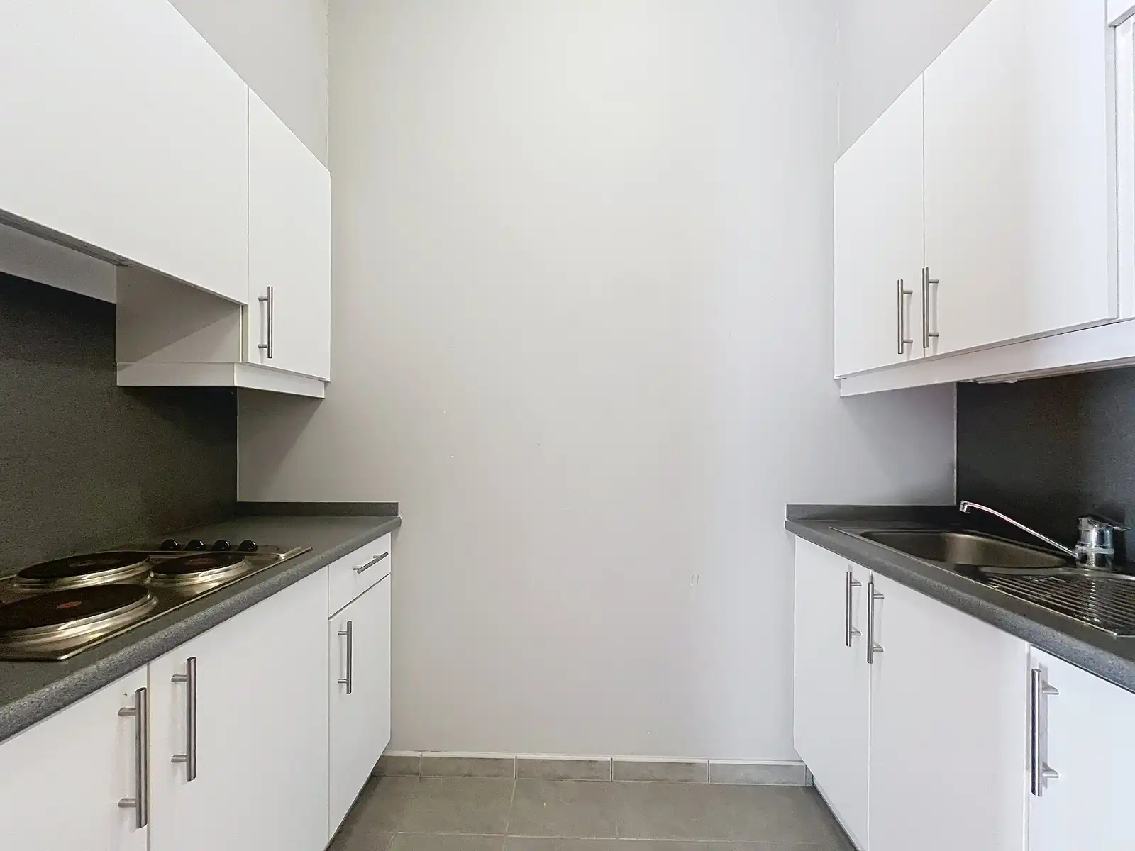 Moderne LICHTRIJKE handelsruimte TE HUUR in de stijlvolle Delaerestraat. foto 13