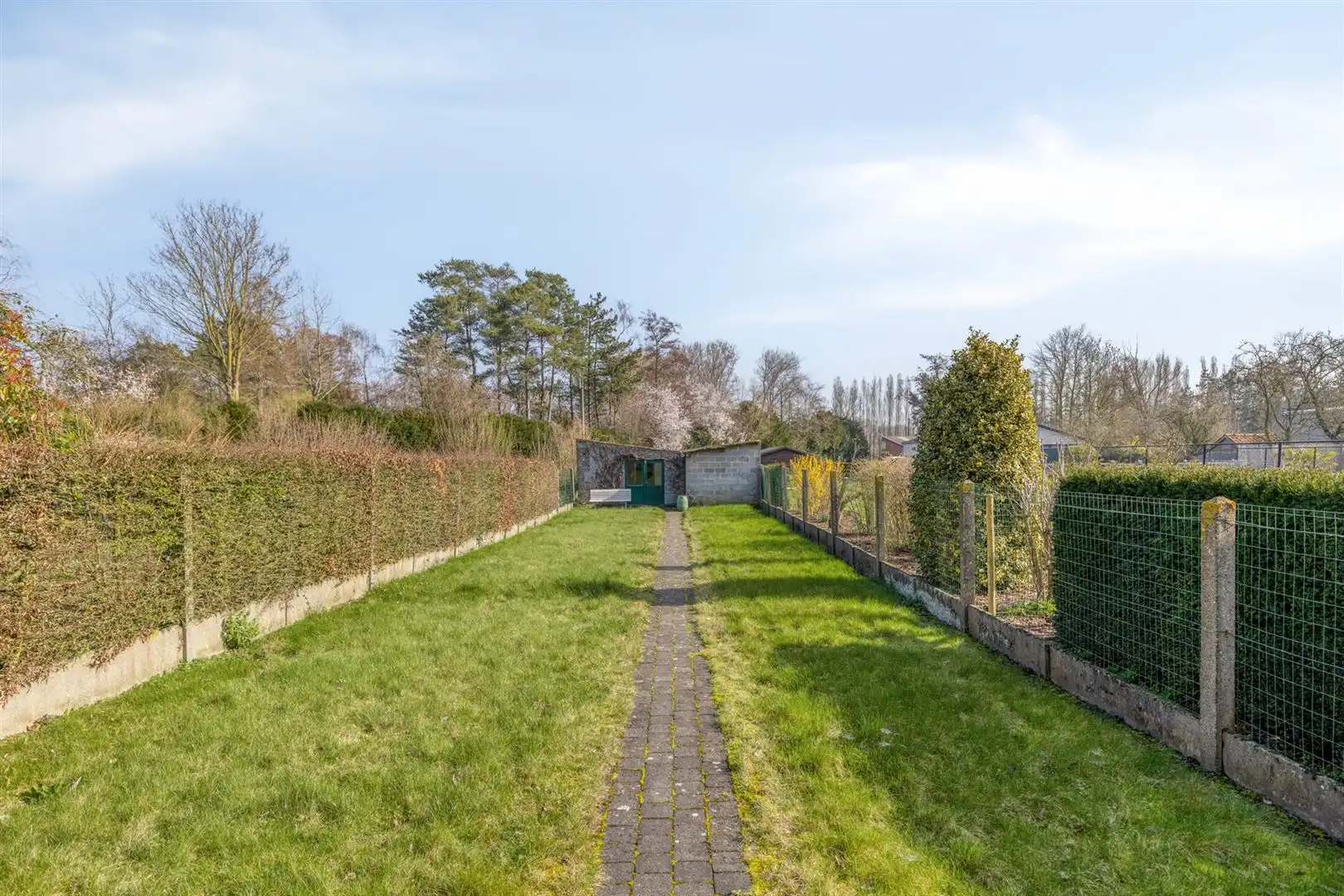 Te renoveren woning met 4 slaapkamers foto 24