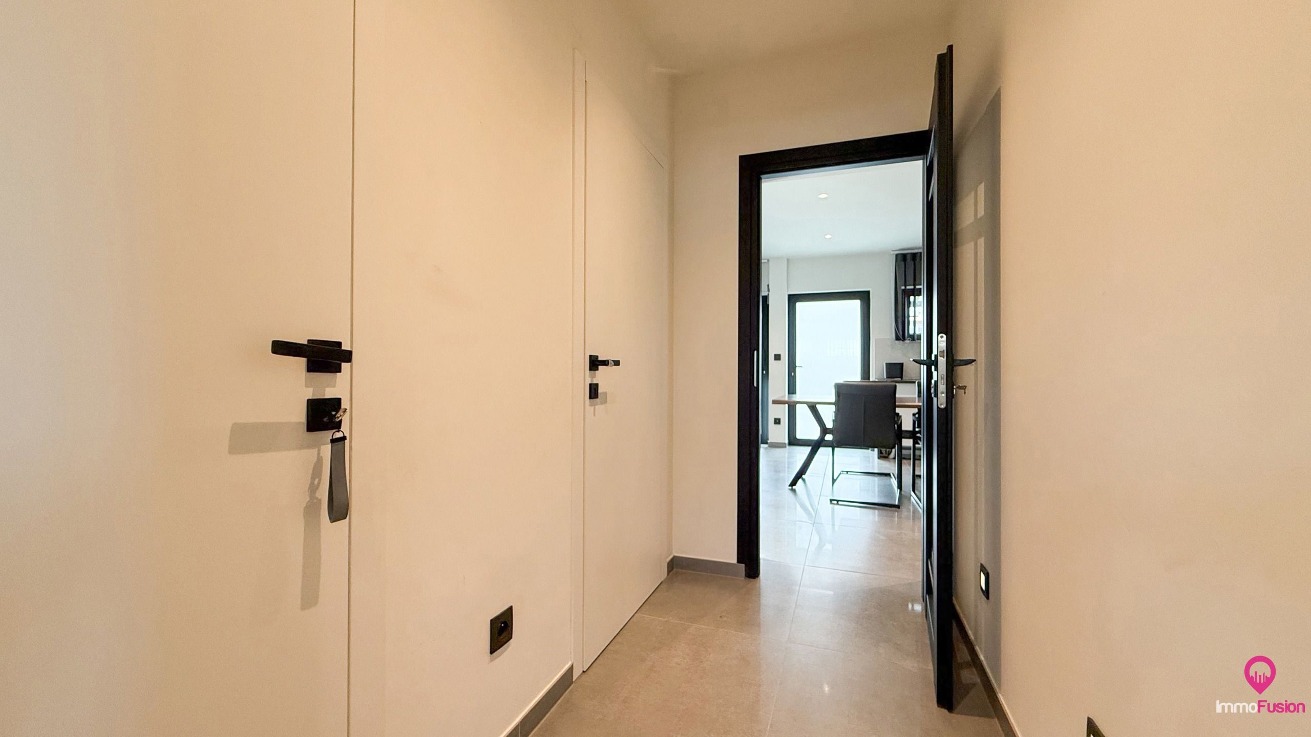 Instapklare, volledig gerenoveerde woning met 4 slaapkamers! foto 6