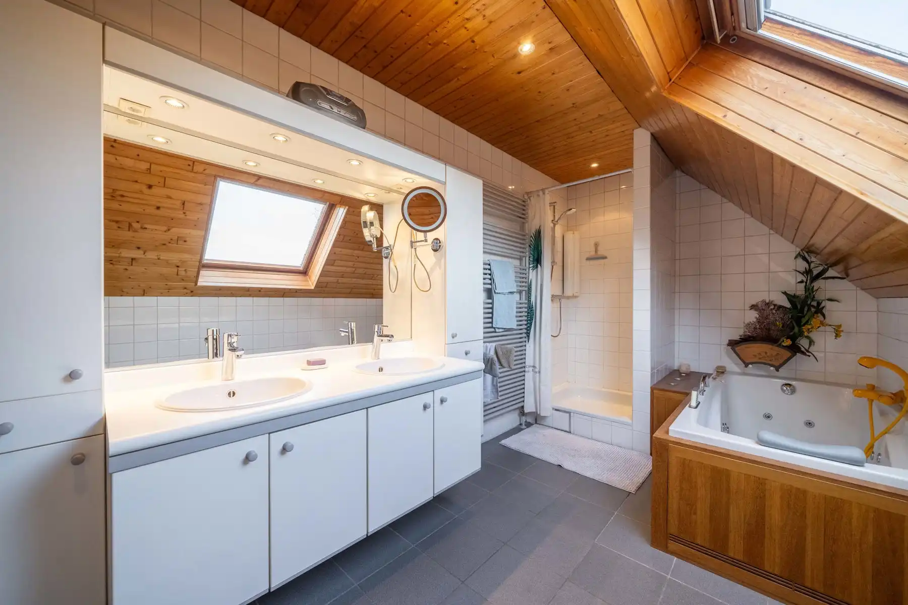 Ruime villa met potentieel. foto 14