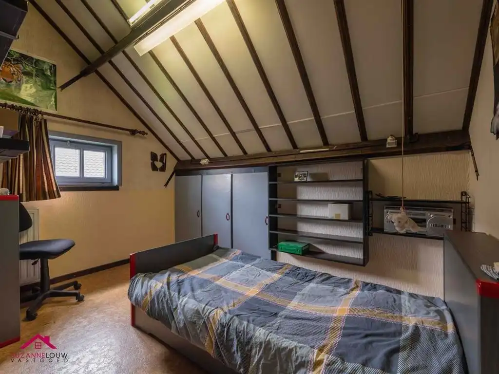 Karaktervolle, vrijstaande woning op riant perceel foto 32