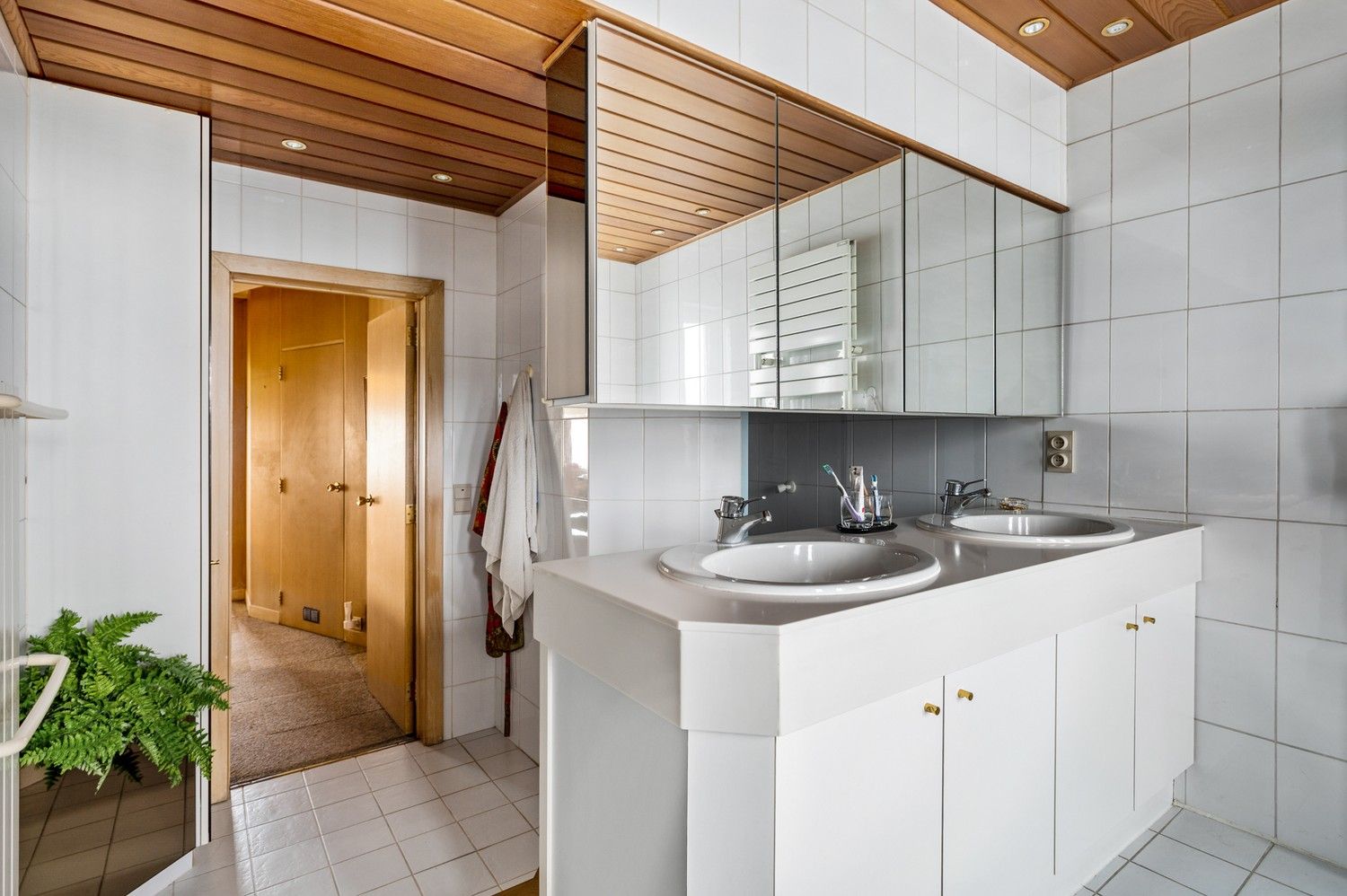 Karaktervolle halfopen woning met garage, oprit en gezellige tuin nabij het centrum van Borsbeek! foto 21