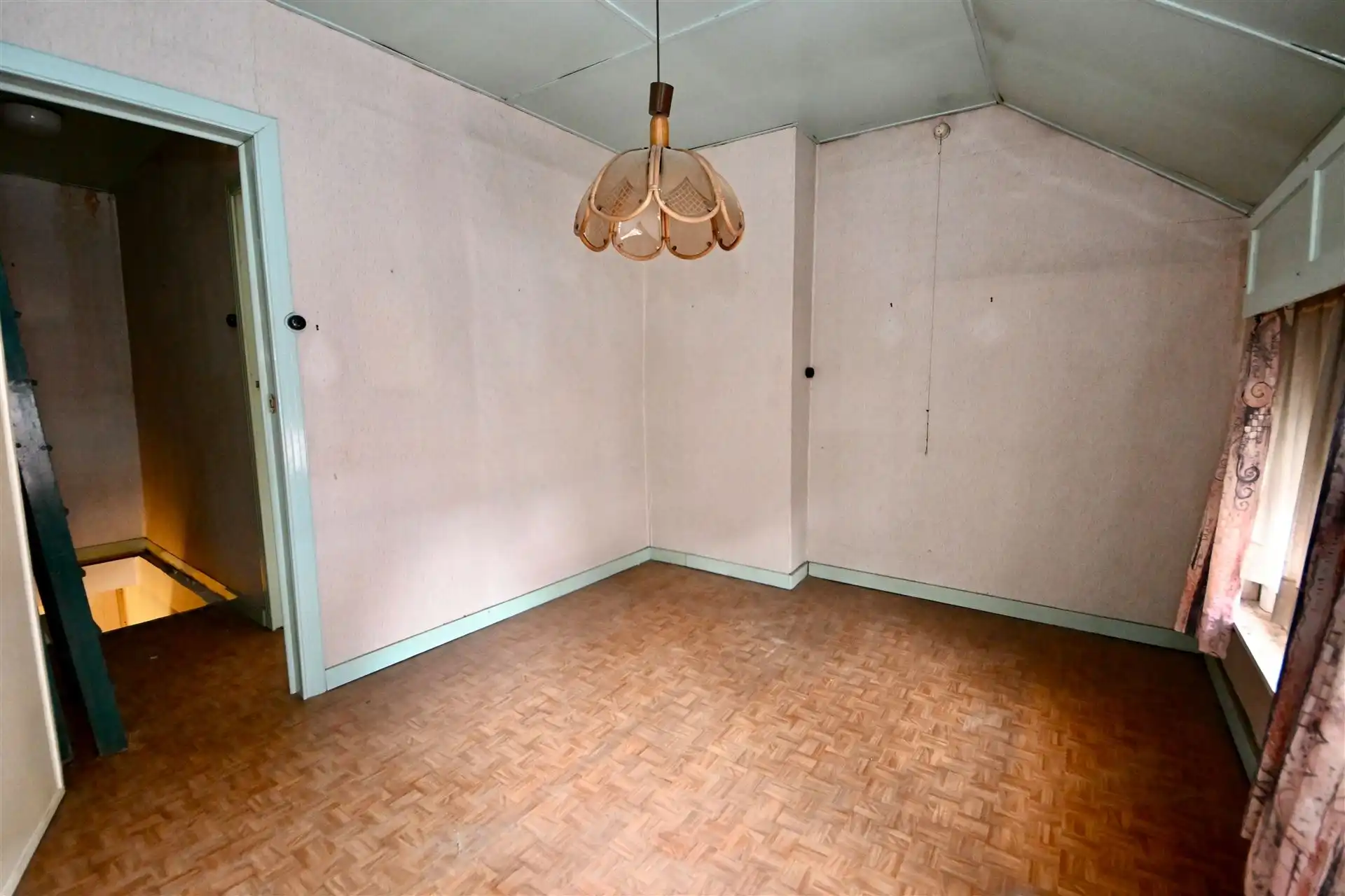 Te renoveren woning met 3 slaapkamers, tuin en garage.  foto 11