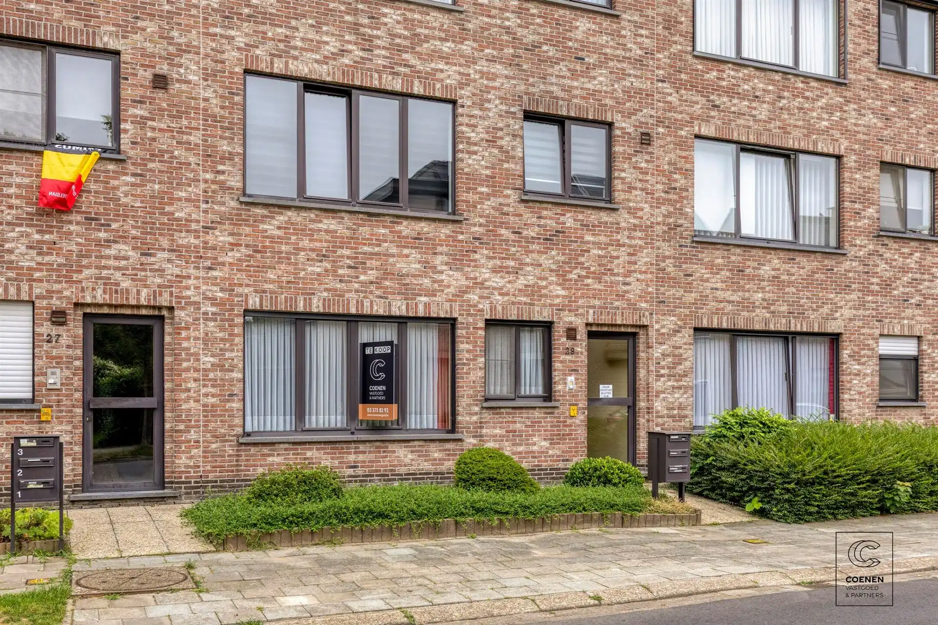 Gelijkvloers appartement van 87 m² met twee slaapkamers! foto {{pictureIndex}}
