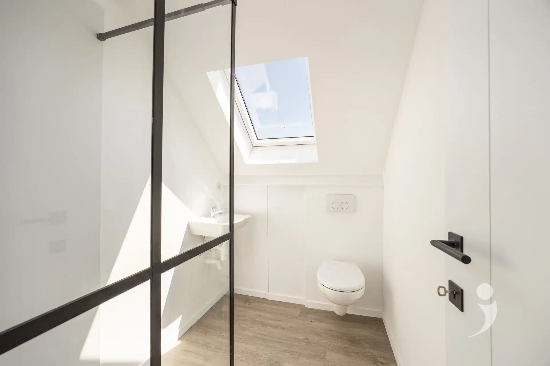 Karaktervolle, volledig gerenoveerde woning met 4 slaapkamers, 2 badkamers en zonnige tuin! foto 18