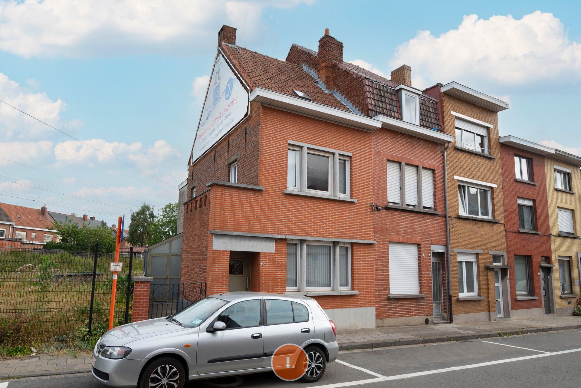 Te renoveren woning te koop in Menen foto {{pictureIndex}}