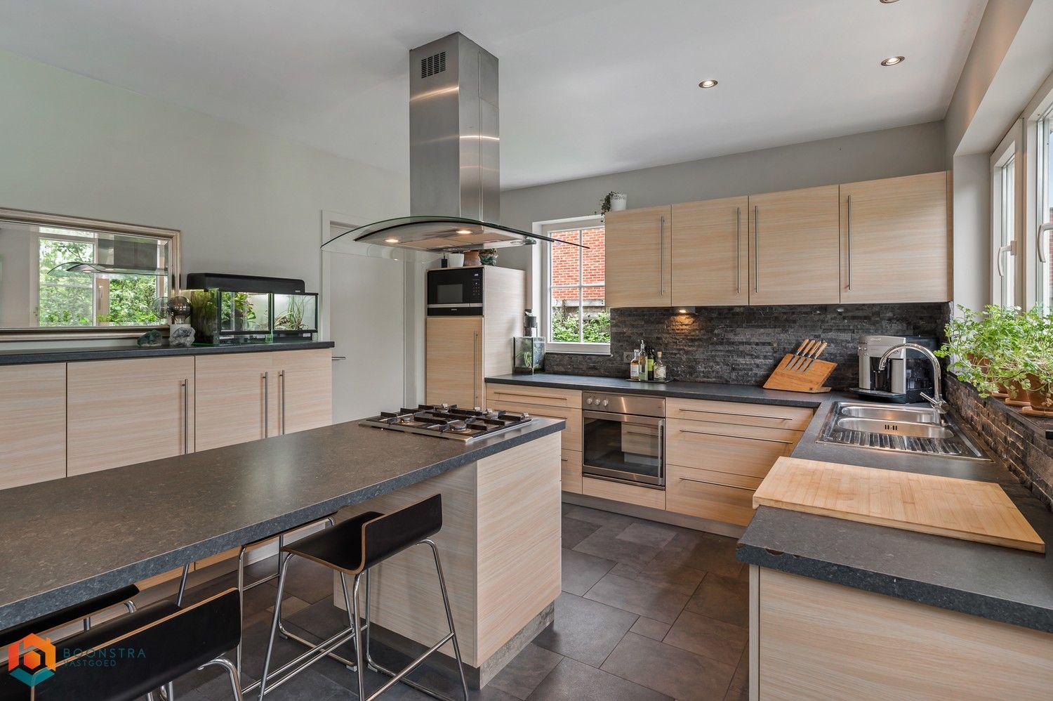 Stijlvolle en energiezuinige woning met 5 Slpkrs op een ruim perceel van 1370 m² foto 8