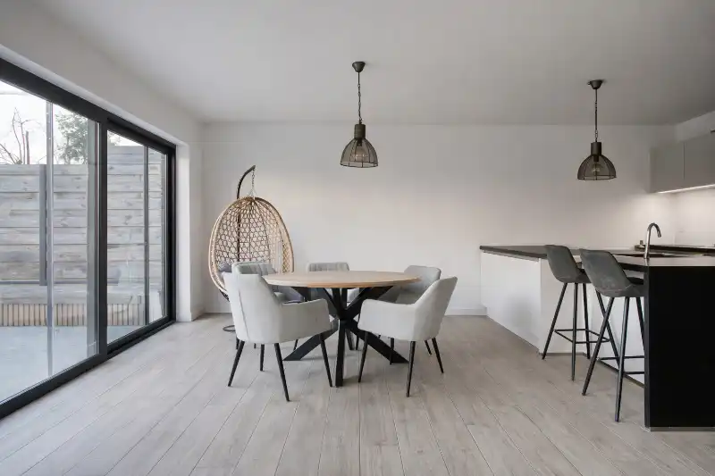 Ruim gelijkvloers appartement (2 slpk) met terras en tuin! foto 3