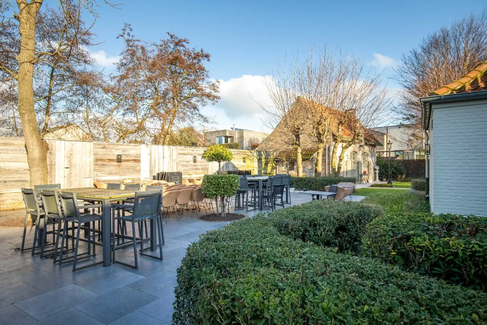 Luxe horecazaak met woonst, parking, terrassen en bureel te Oostduinkerke. foto 19