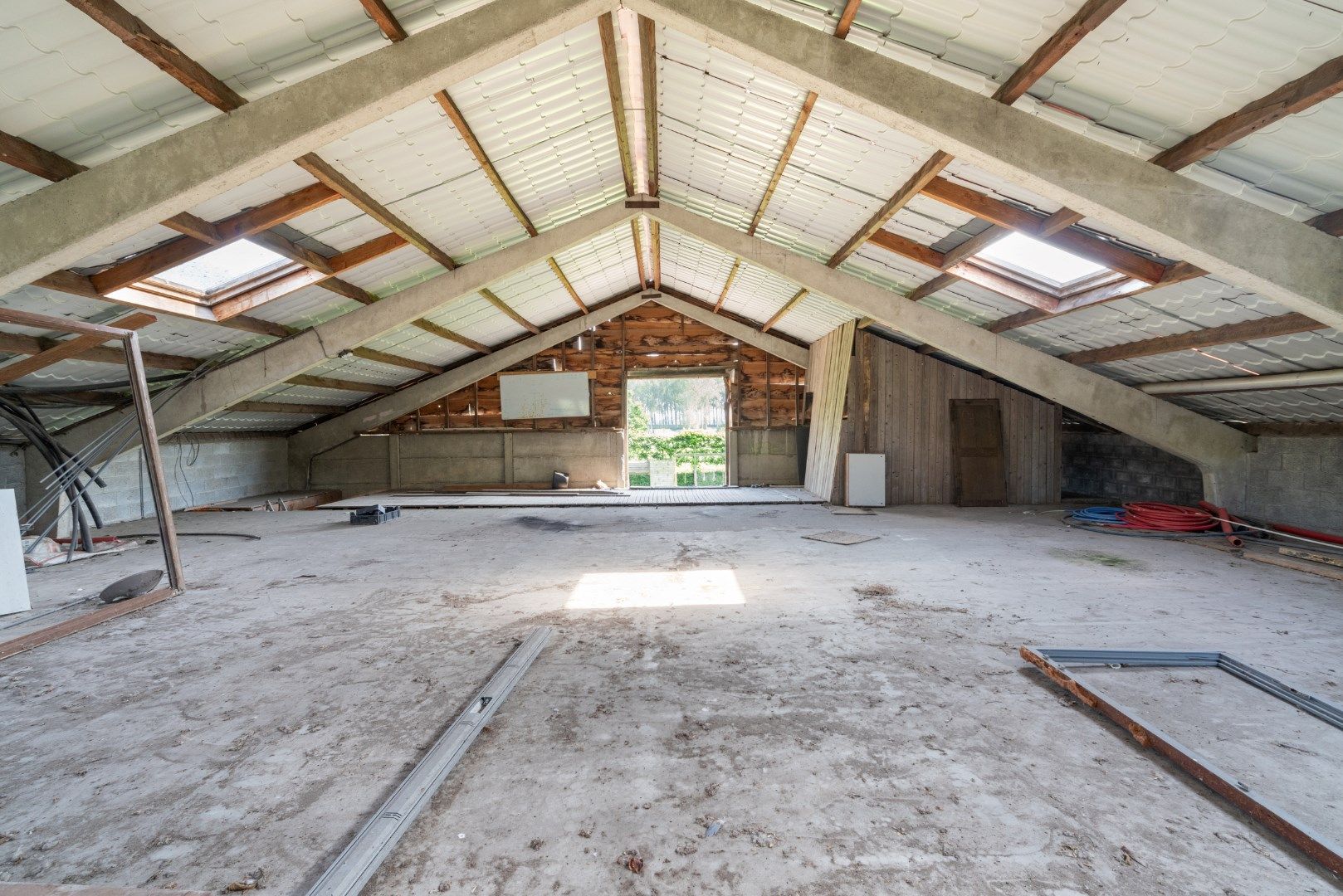 Subliem villa-landhuis met meerdere polyvalente bijhuizen, zwembad en prachtige zichten over de weidse polders  foto 23