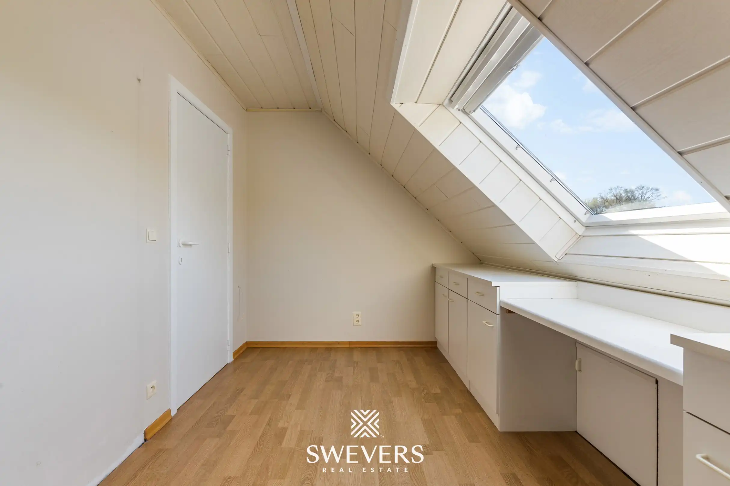 Instapklare woning met prachtig aangelegde tuin en bijgebouw in Helchteren foto 16