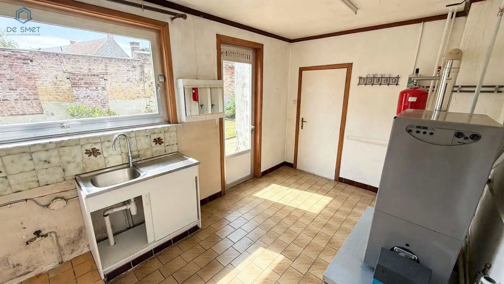 Te renoveren woning/projectgrond met 4 slp, garage en atelier. foto 10