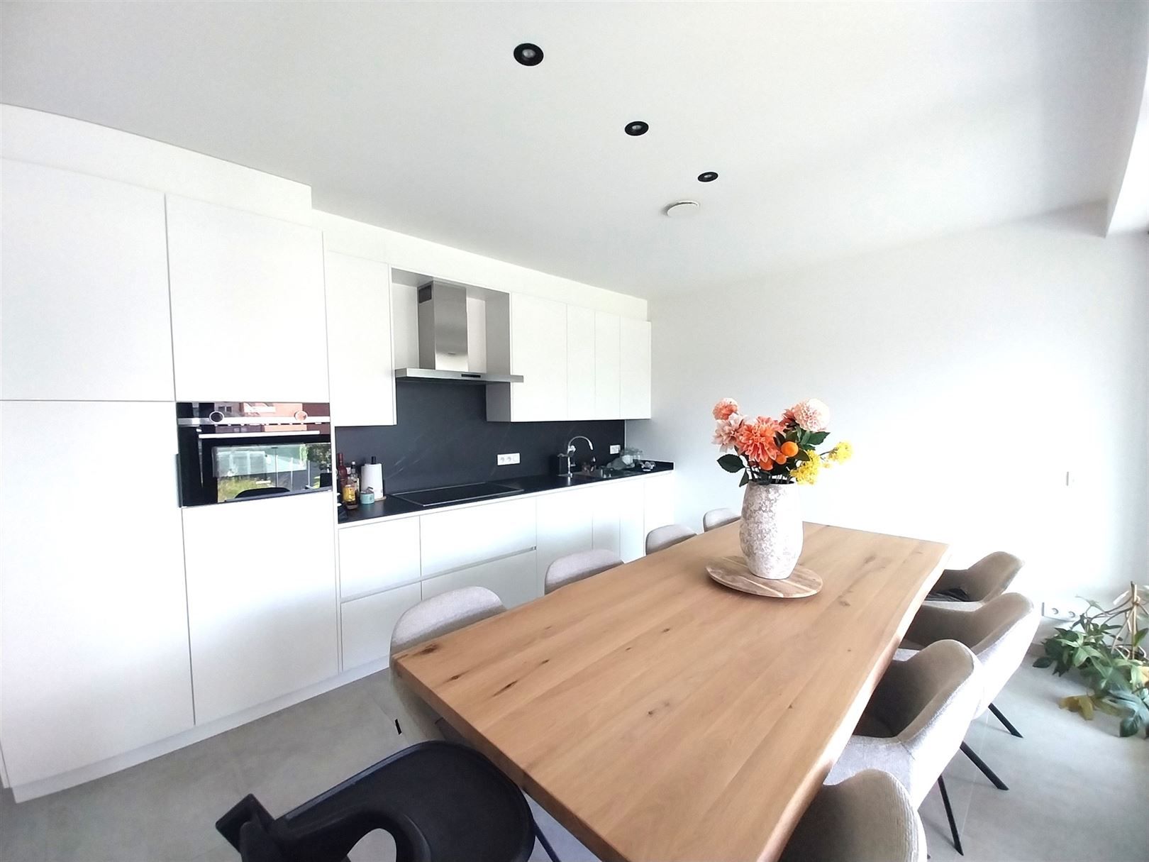 TE HUUR: recent appartement met 2 slaapkamers te Koersel! foto 3