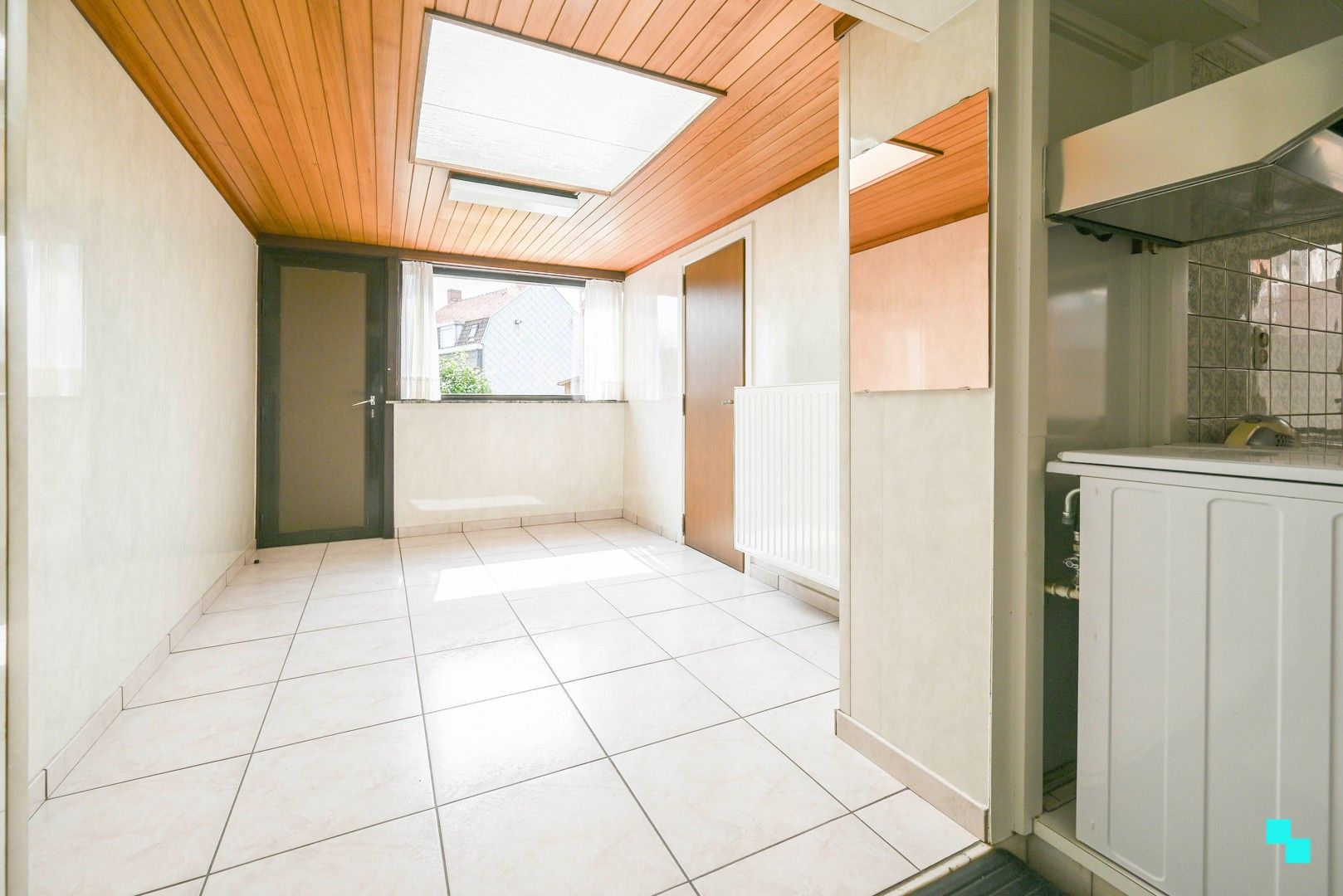 Ruime woning met garage in het centrum van Meulebeke foto 11