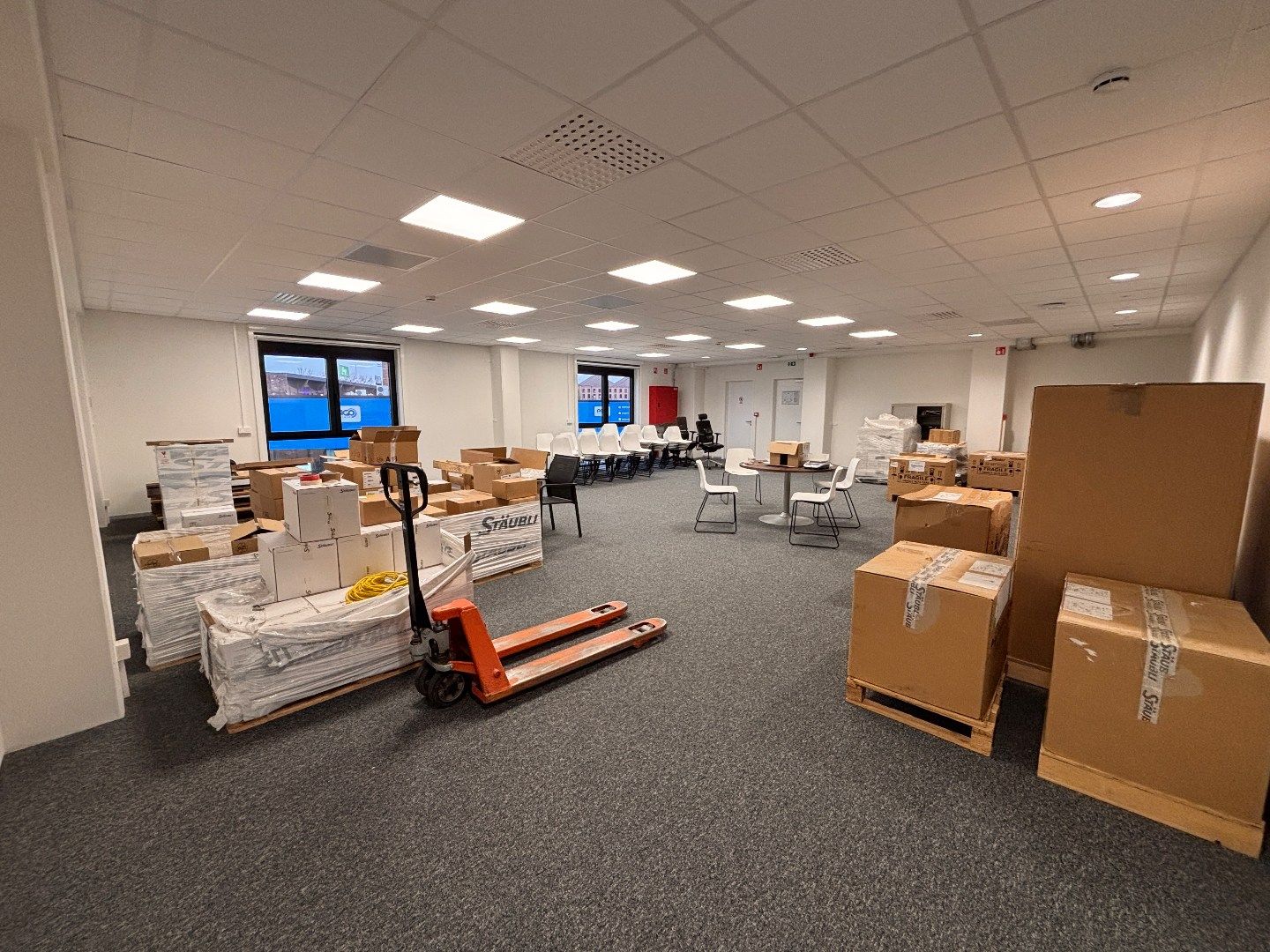 Commercieel kantoor te huur (360 m²) in het bruisende Kortrijk: de ideale locatie voor jouw bedrijf! foto 6