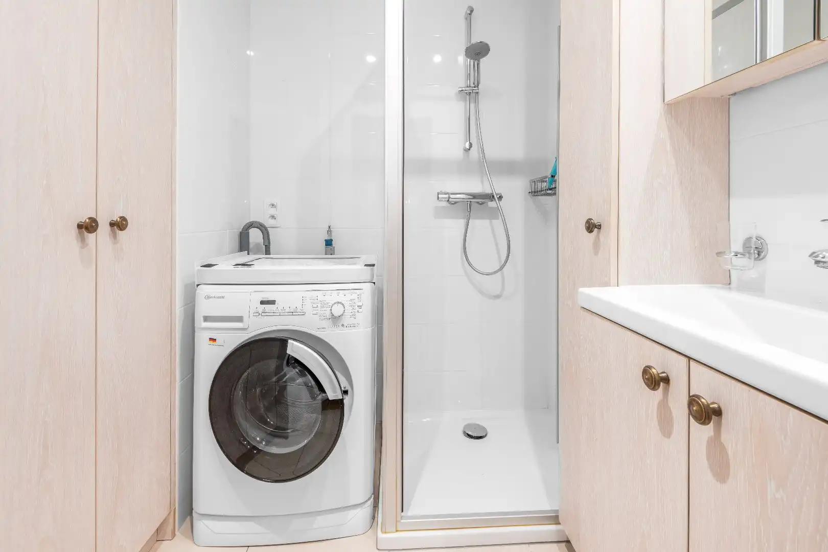 Aangenaam appartement met open zicht gelegen aan de zuidkant van het Burgemeester Frans Desmidtplein.  foto 8