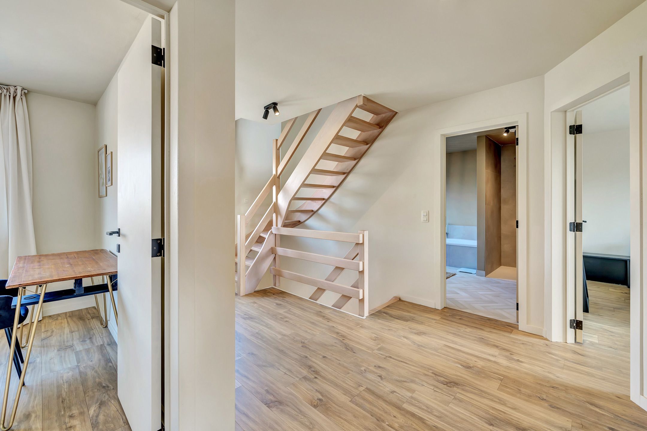 Prachtige woning met 4 slpks, tuin en garage foto 12