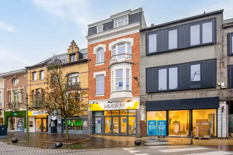 Hoofdfoto van de publicatie: Pand met authentieke gevel op toplocatie – 422 m² renovatiepotentieel