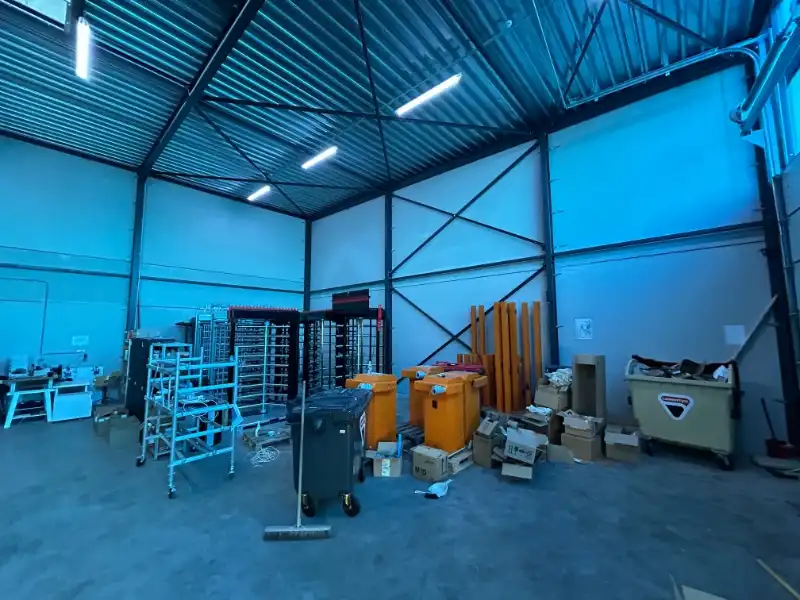 Recente loods van 168 m² met privé parkeerplaats foto 5