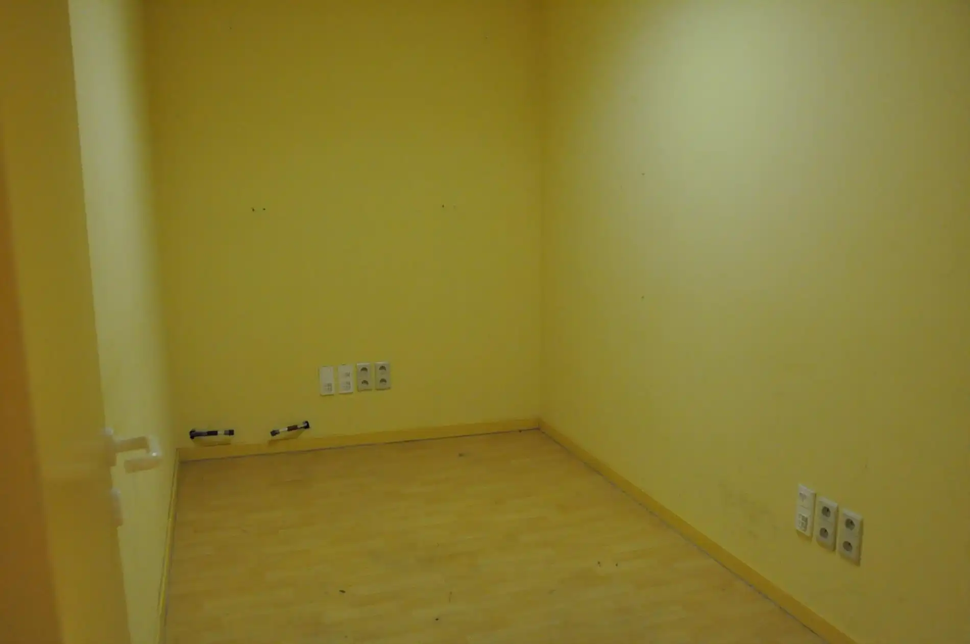 Handelspand (kantoor- of winkelruimte) met een totale oppervlakte van 150m² - centrale ligging foto 8