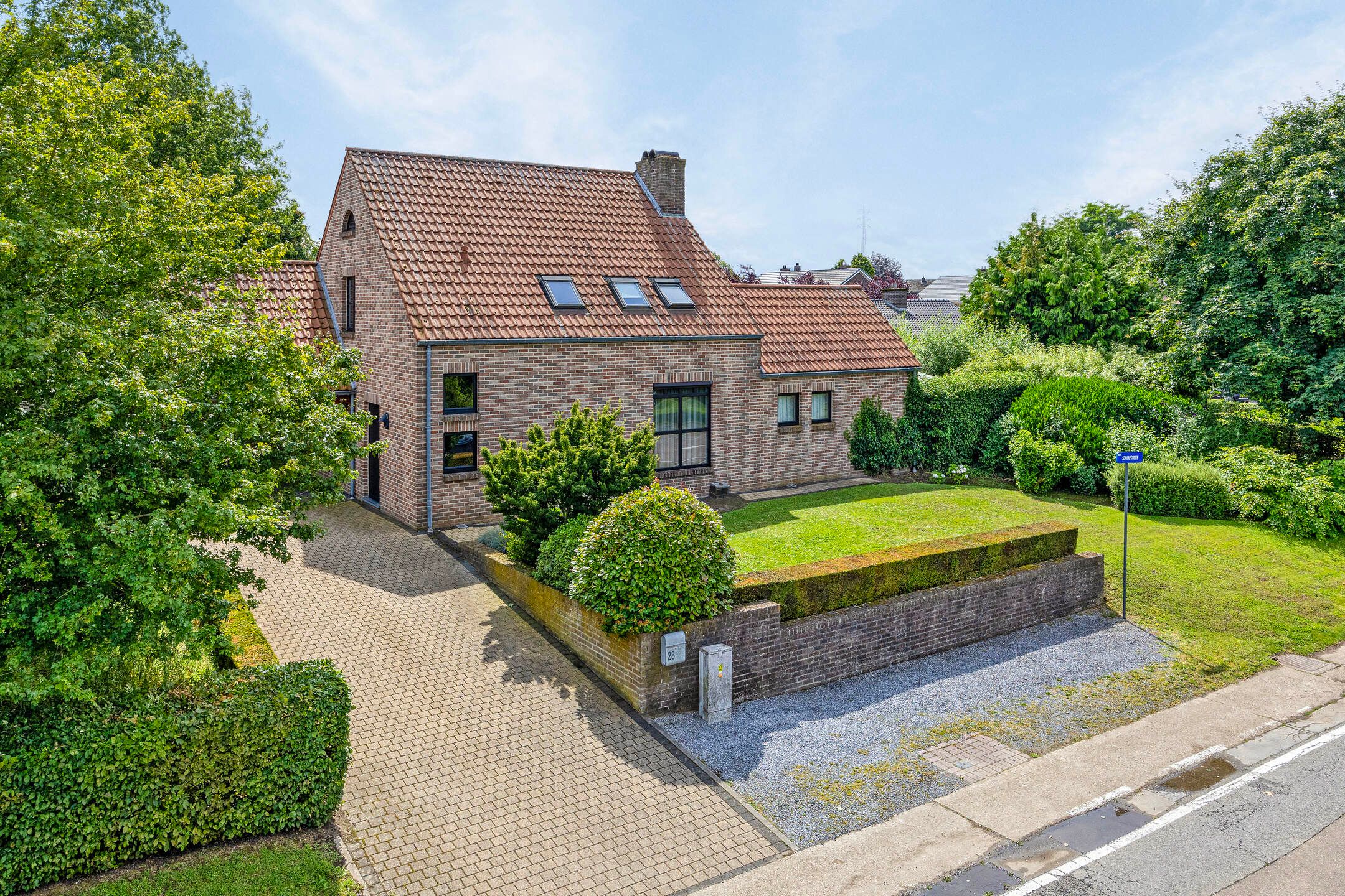 Unieke woning met schitterende tuin foto 3