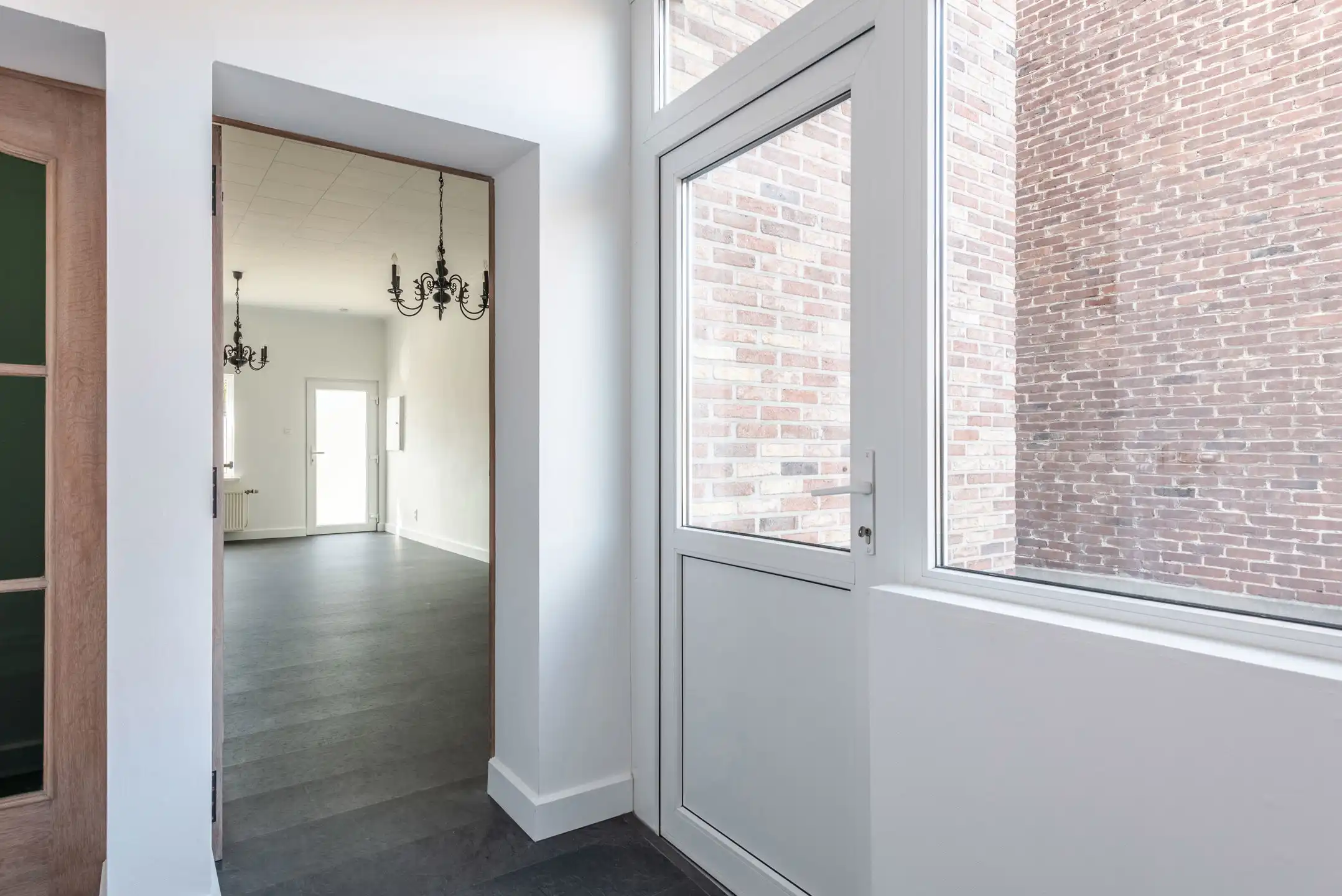 Instapklare woning met garage te Zichen.  foto 6