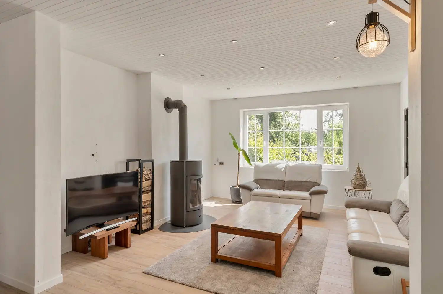 Grotendeels gerenoveerde gezinswoning op een ruim perceel van 1.084 m². foto 8