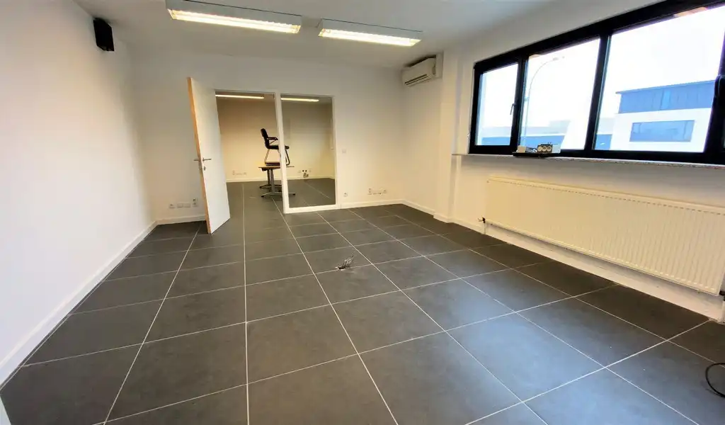 Gerenoveerde kantoren te huur in Oostjachtpark, Sint-Niklaas foto 2