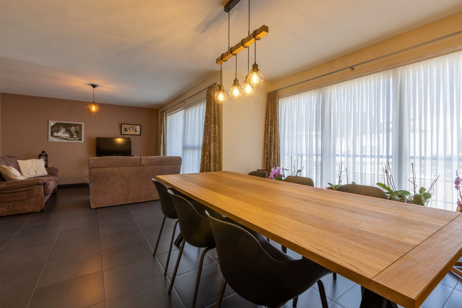 Gezellig, instaplaar app met 2 slk, terras en autostaanplaats foto 7