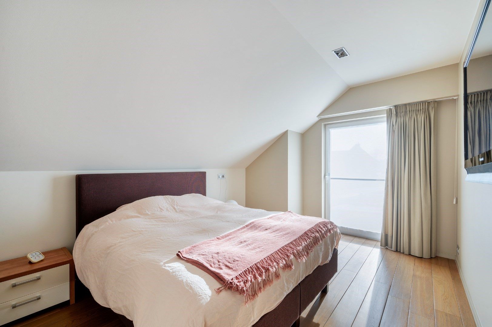 Hoogwaardige villa met bedrijfsgebouw op 3704 m². foto 19