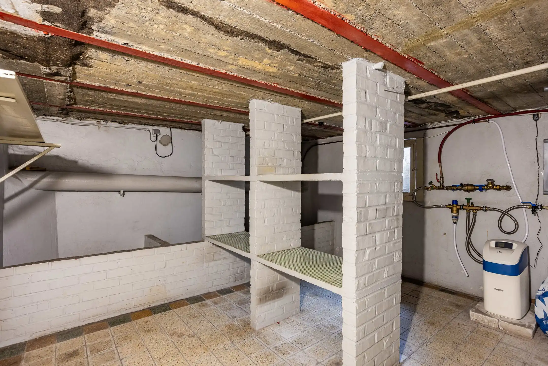 Deels te renoveren rijwoning in een rustige buurt foto 23