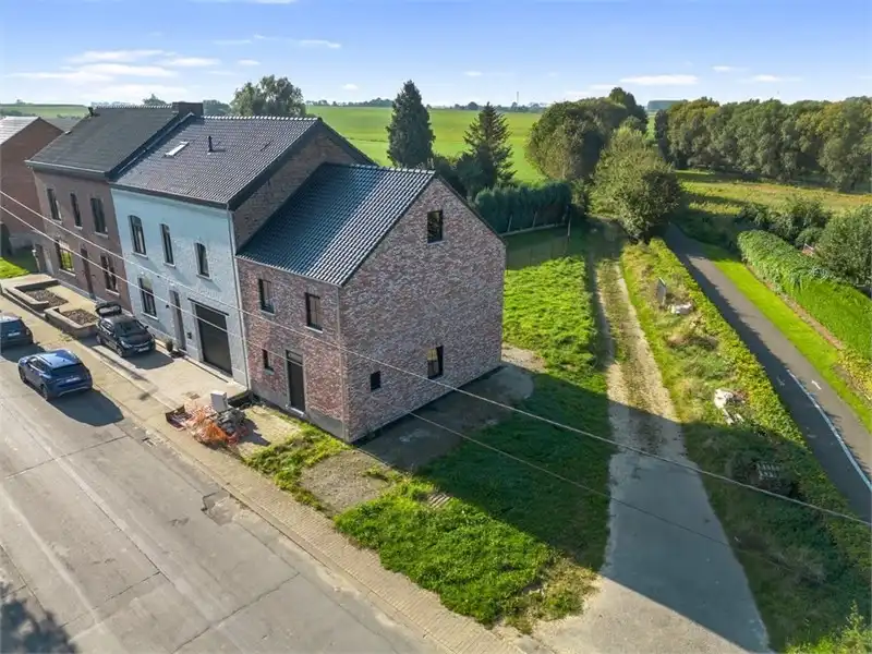VOLLEDIG AFGEWERKTE HALFOPEN NIEUWBOUWWONING IN PASTORIJSTIJL IN WAASMONT foto 3