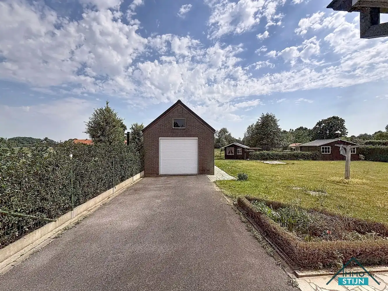 Ruime villa met prachtige tuin foto 21