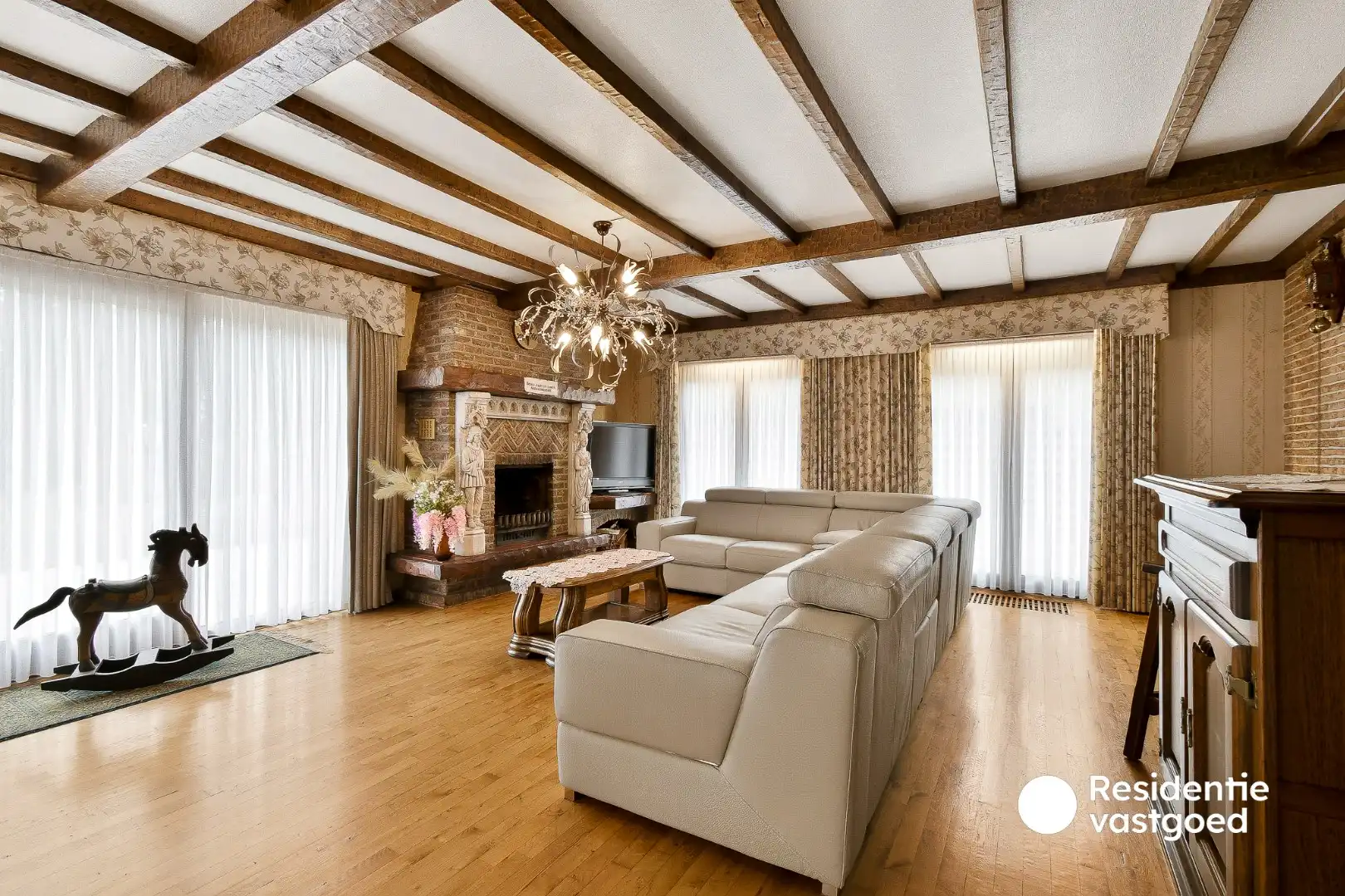 Alleenstaande bungalow met 4 slaapkamers en ruime tuin foto 16