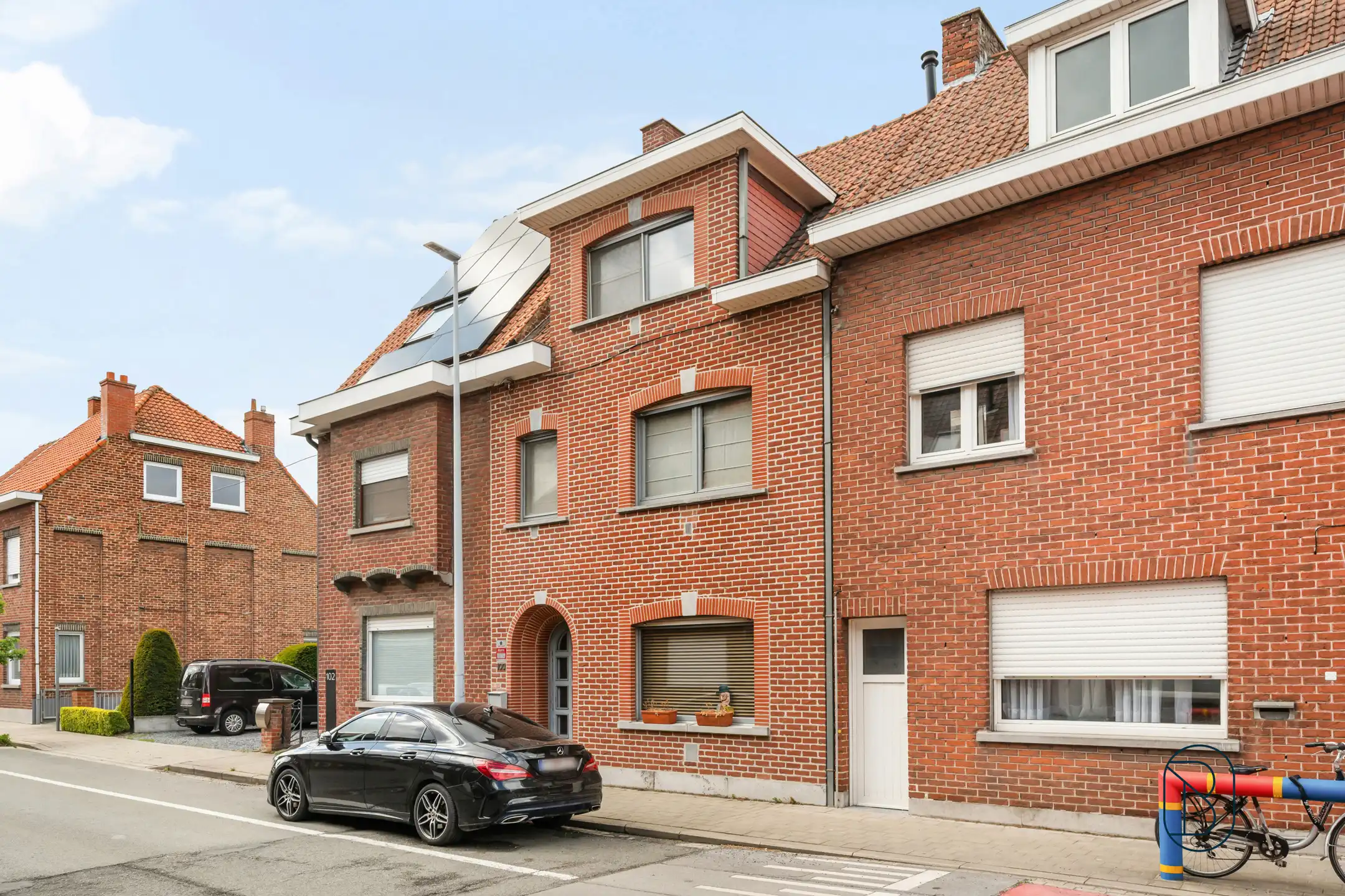 Gezinswoning met 4 slk en een zonnige tuin in Kuurne foto {{pictureIndex}}