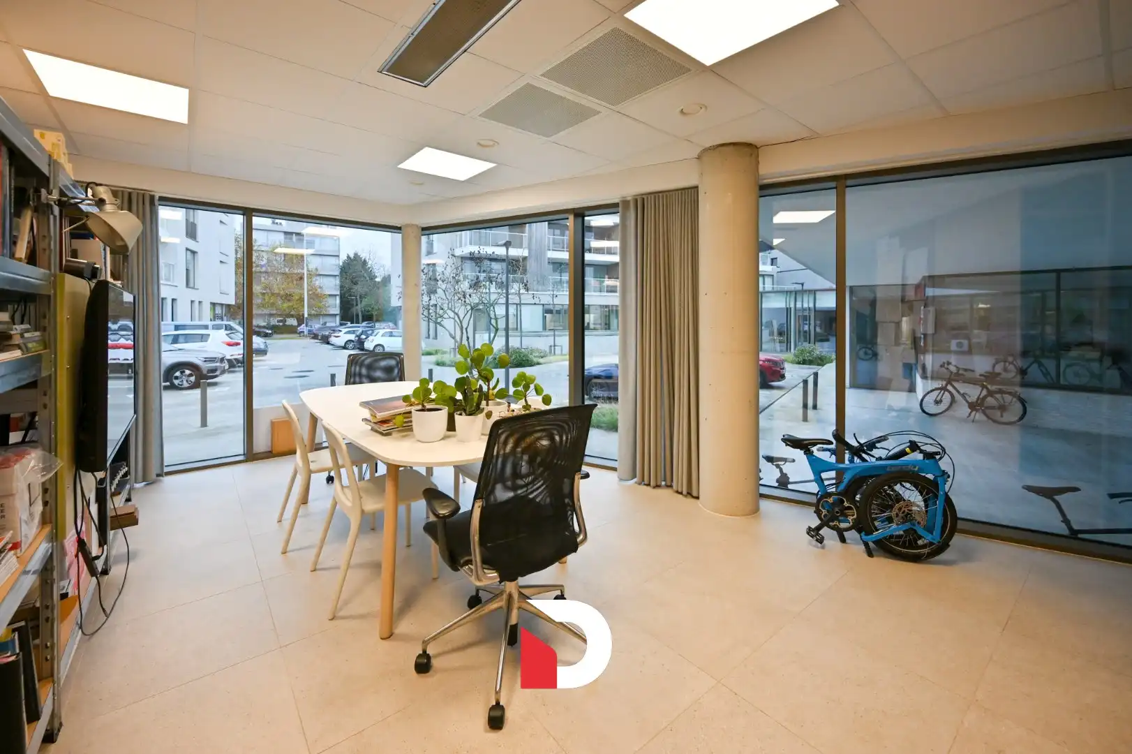 Recente kantoorruimte met 2 parkings op toplocatie te Sint-Michiels (Brugge) foto 4