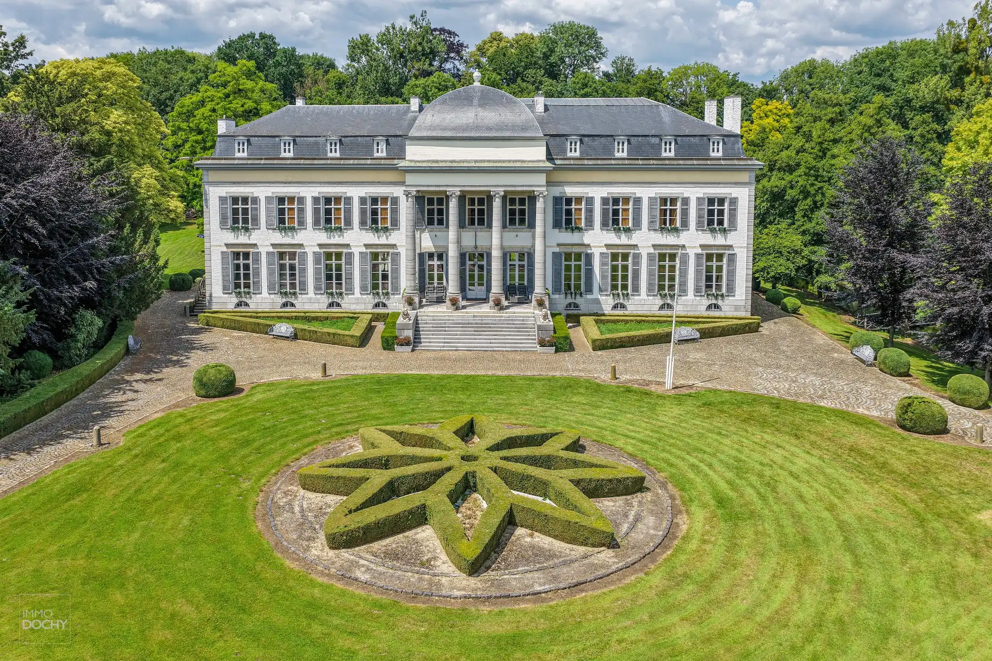 Prachtig gerestaureerd authentiek landhuis te Gors-Opleeuw (gelegen tussen Hasselt en Tongeren) foto 2