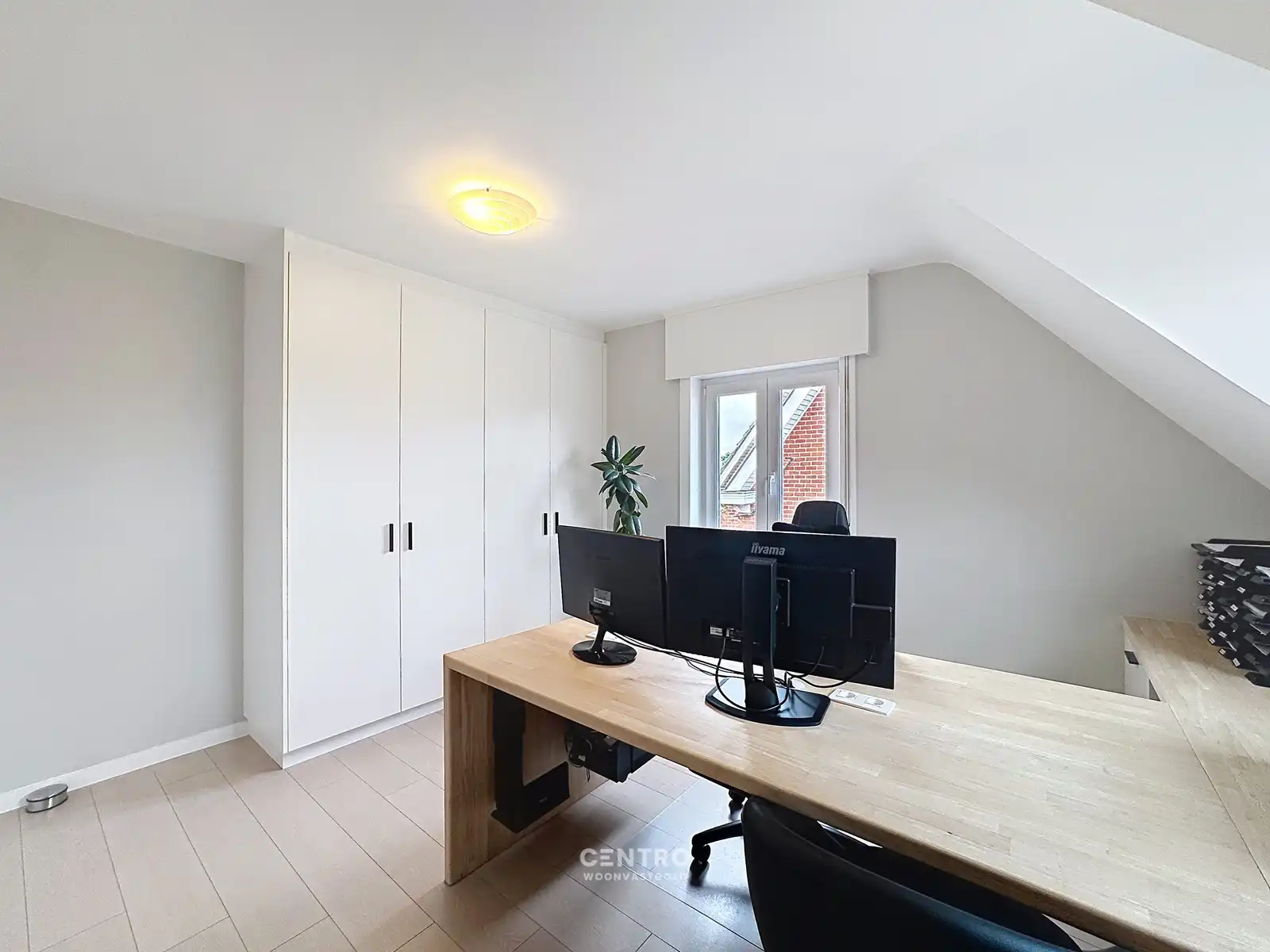 GERENOVEERDE VILLA  met 5 slpks, opslagruimte en ZUIDgerichte tuin! foto 22