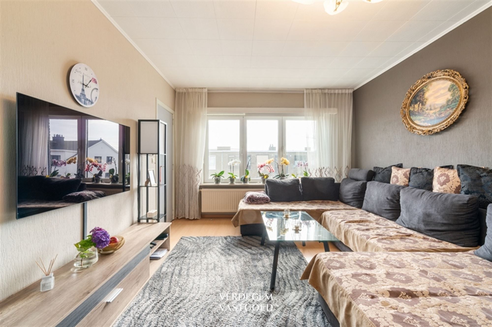 Instapklaar appartement met 2 slaapkamers en garage foto {{pictureIndex}}