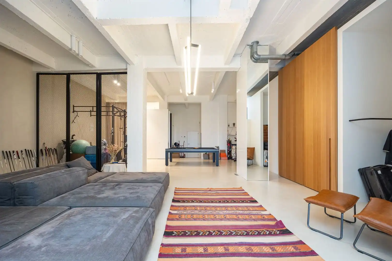 XXL loft met industriële ziel en terras foto 18